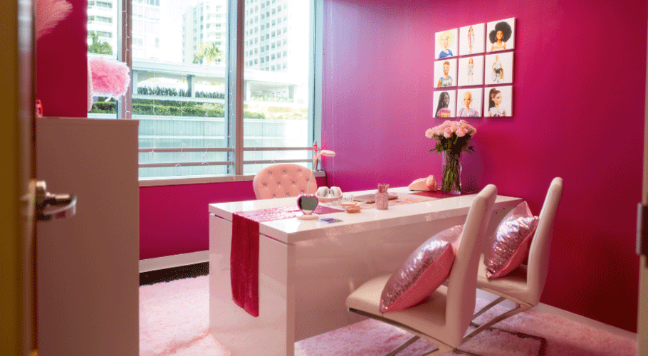 Descubre-el-Encantador-y-Glamoroso-'Barbie-Dream-Office'-en-Brickell-Cover