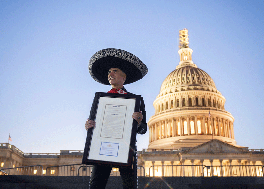 Alejandro-Fernández-es-honrado-por-líderes-latinos-del-congreso-de-EE-UU-cover