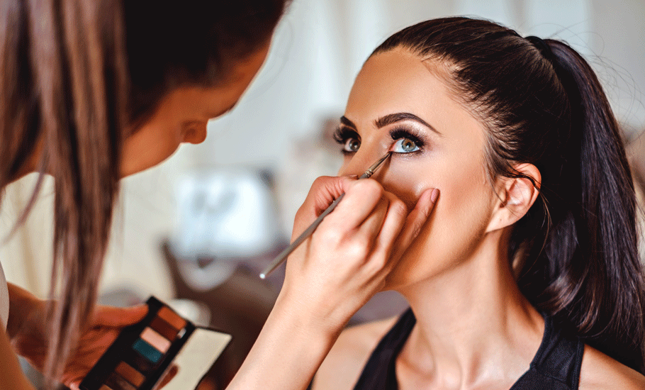 Conozca algunos tips de maquillaje de ojos para mujeres mayores de