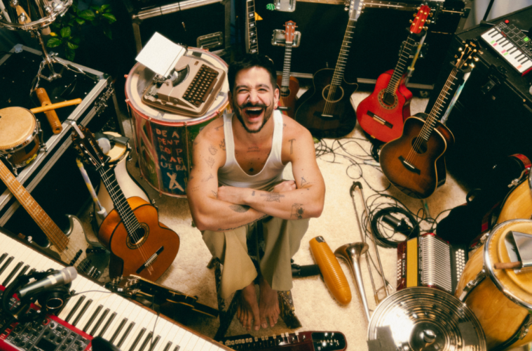 Camilo estrena su nuevo álbum "Cuatro"