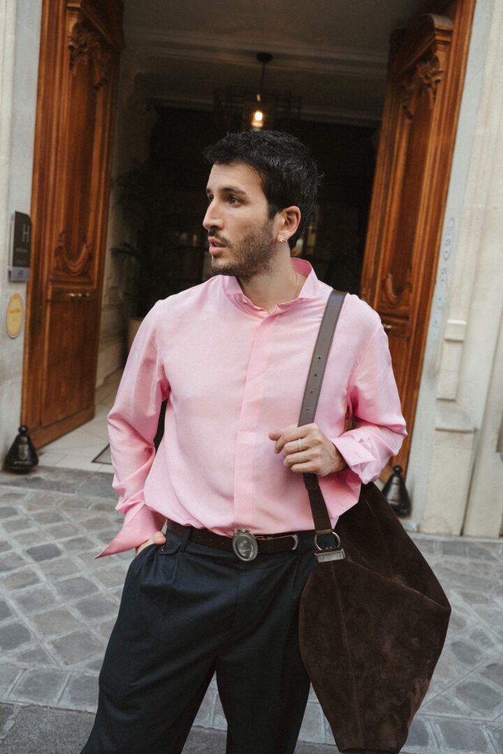 Look de Sebastián Yatra durante el desfile de Dior Men Primavera/Verano 2027 en Paris Fashion Week