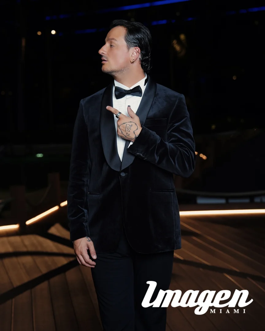 Pablo Mejía, integrante de Piso 21, retratado en Miami para una producción editorial de Imagen Miami.