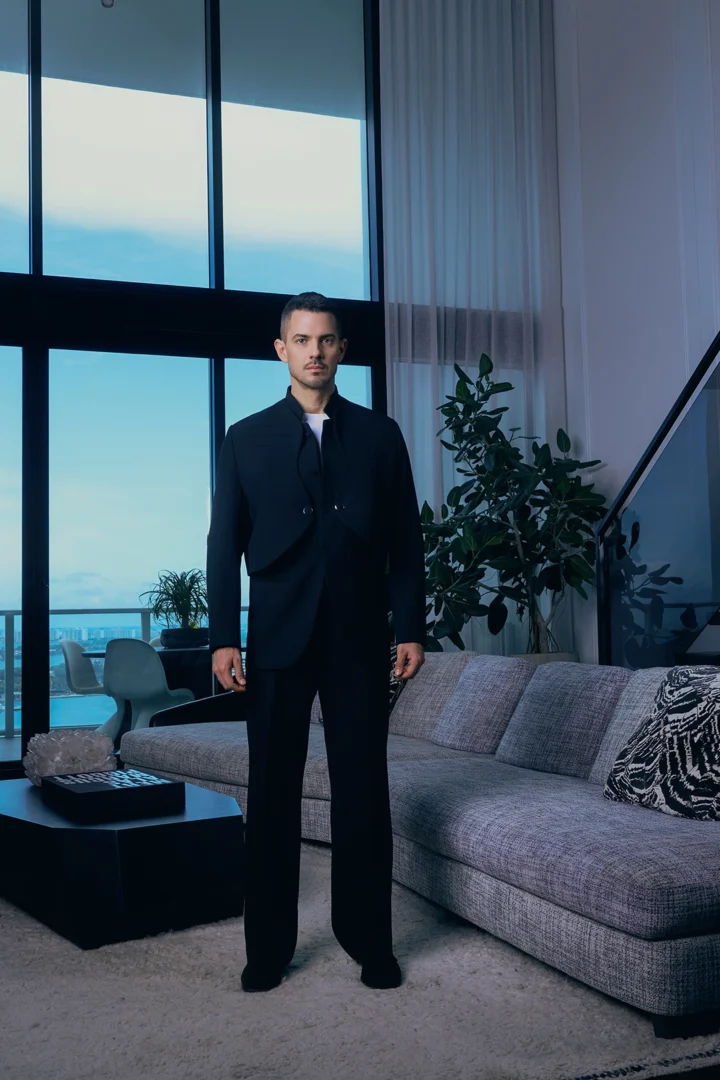 Sebastián Díez, presidente de Inexmoda, en una sesión fotográfica para Imagen Miami.