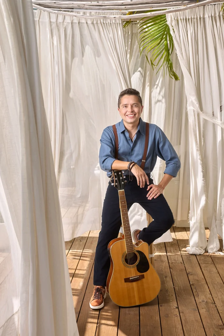 Lucas Álvarez en una sesion de fotos para Imagen Miami
