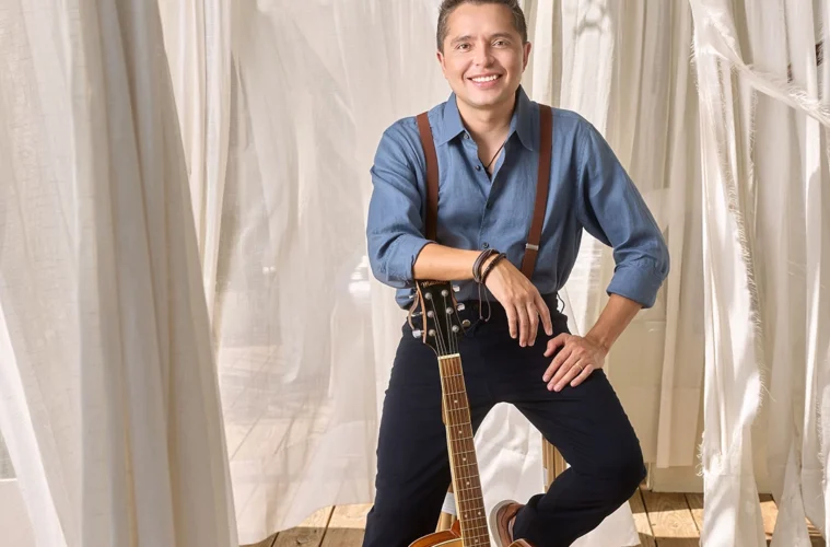 Lucas Álvarez en una sesion de fotos para Imagen Miami