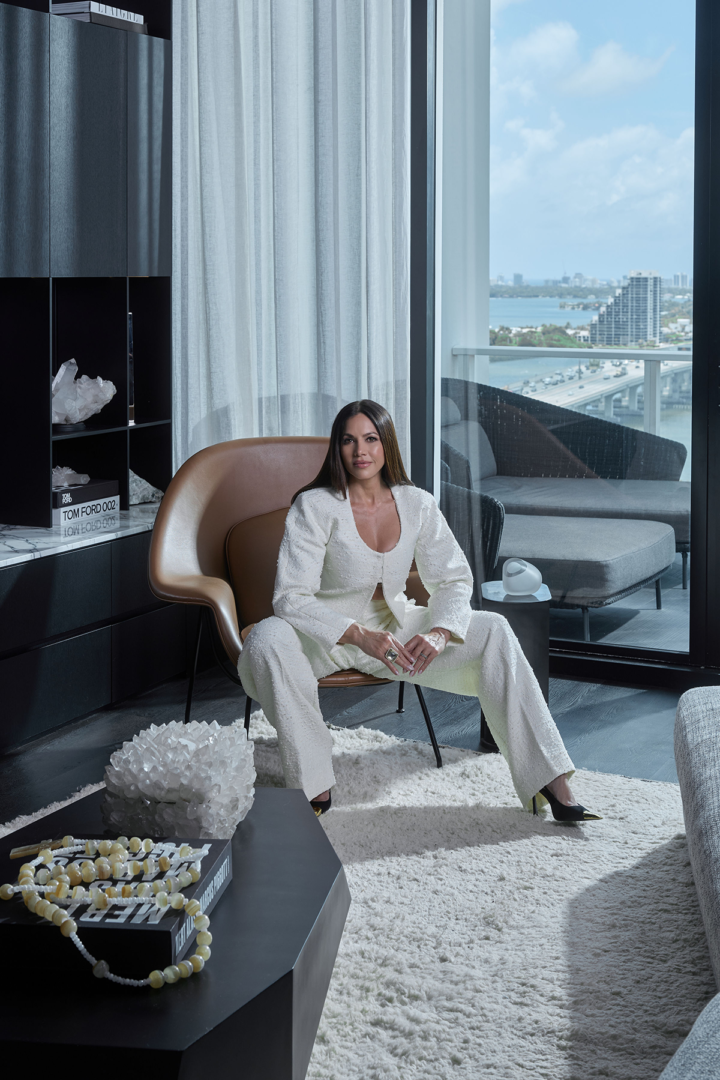 Giselle Loor durante una sesión fotográfica editorial en Miami